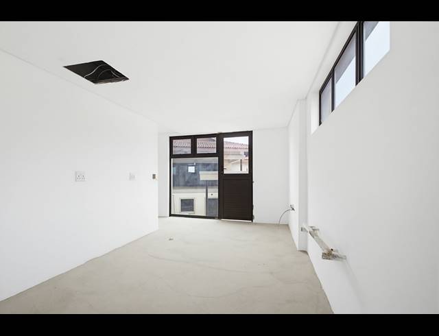 8 BEDROOM HOUSE FOR SALE IN IZINGA
